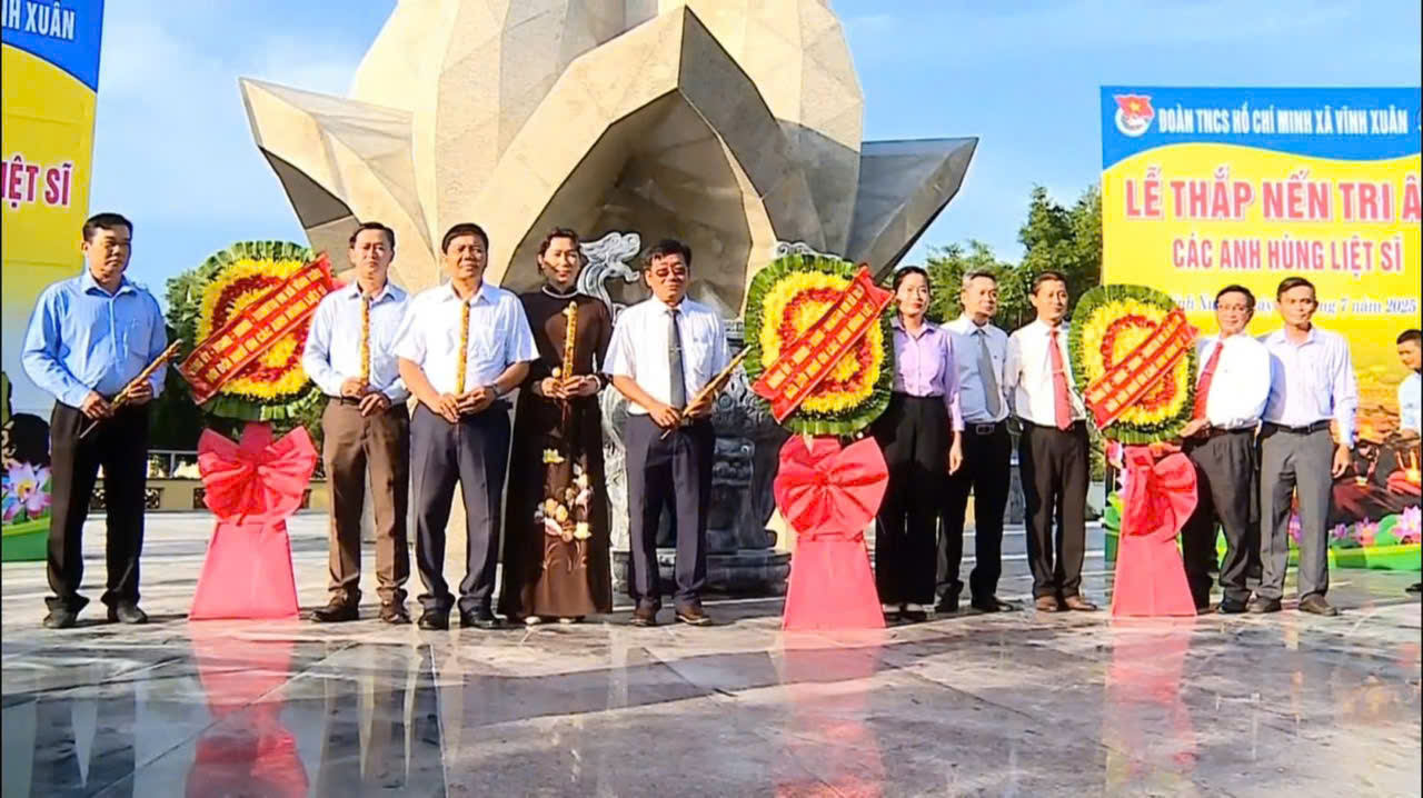 Lễ viếng nghĩa trang, tri ân các anh hùng liệt sĩ  