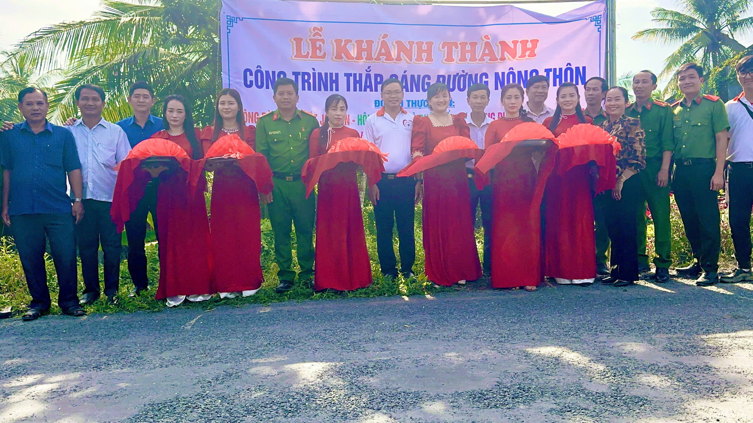 Lễ khánh thành công trình thấp sáng đường nông thôn