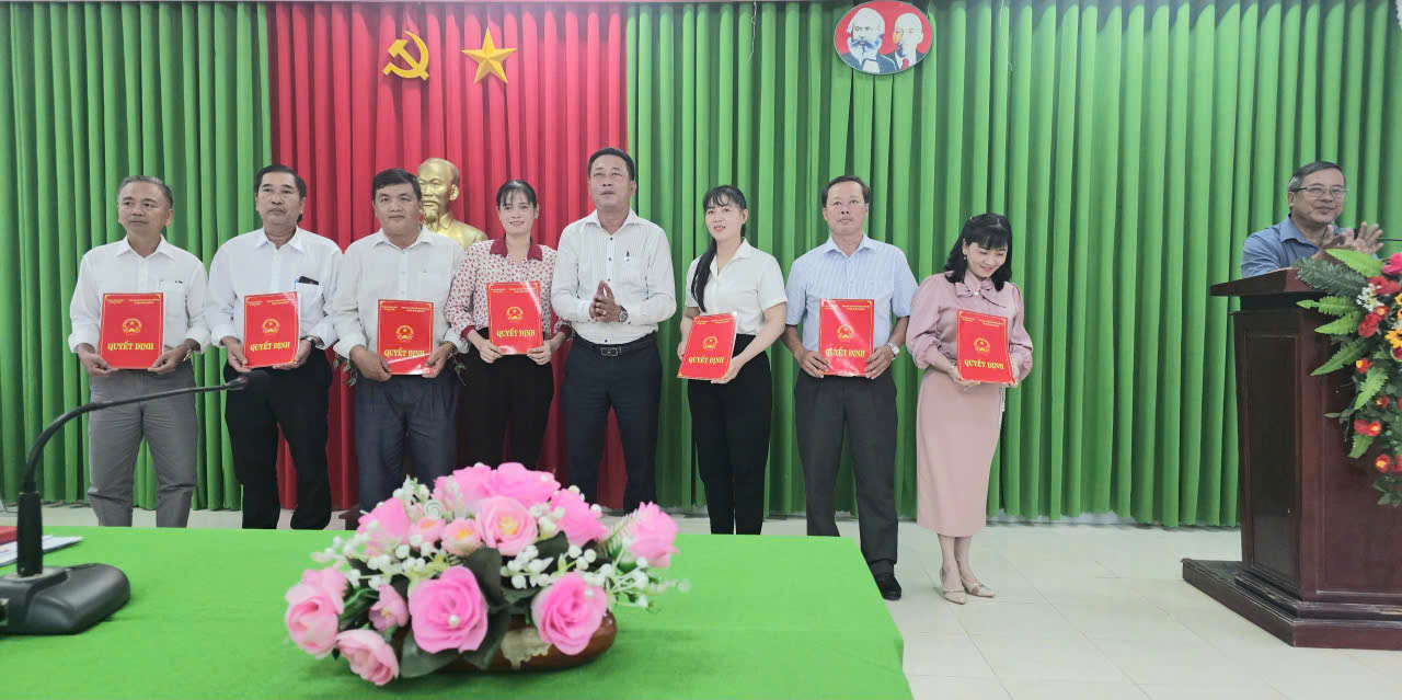 Hòa Bình: Công bố các quyết định về bổ nhiệm Hiệu trưởng, Phó Hiệu trưởng các Trường mầm non, tiểu học, trung học sở sở