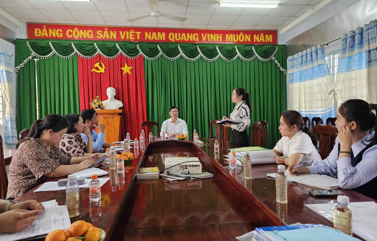 ỦY BAN MTTQ VIỆT NAM XÃ HÒA BÌNH GIÁM SÁT VỆ SINH AN TOÀN THỰC PHẨM TẠI TRƯỜNG MẦM NON